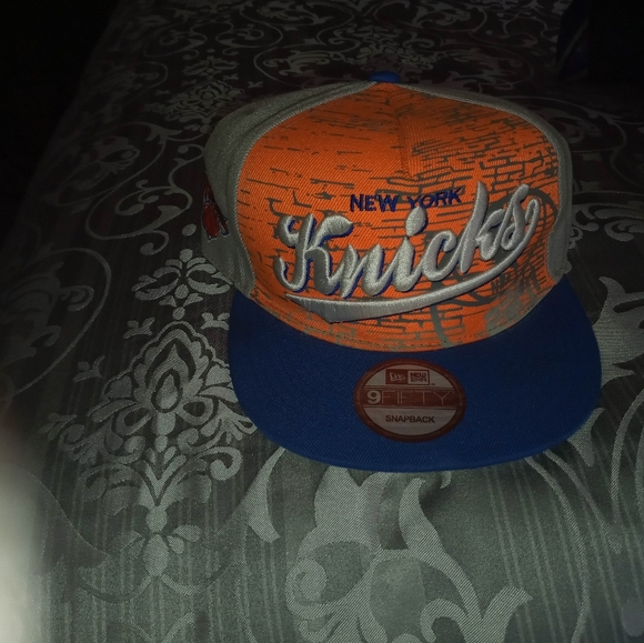 NFL and NBA snapbacks - Picture 6 of 10